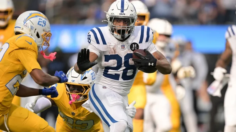 Jonathan Taylor’s best plays from 3-TD game vs. Chargers Week 7