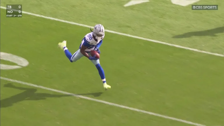 Dak lays it out for Lamb on 29-yard pickup