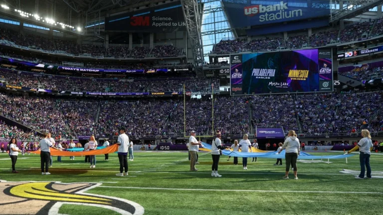 Minnesota Vikings Honor Those Impacted By Cancer During Crucial Catch Halftime Show