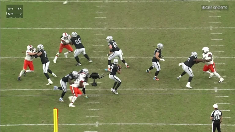 Geno dials up Lockett for 33-yard strike