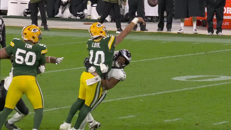 Fumble! Eagles force turnover before halftime