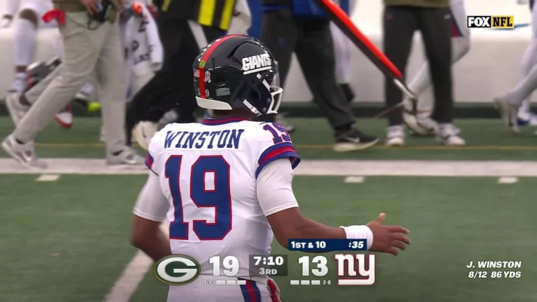 Famous Jameis sneaks in throw on fourth-down pickup