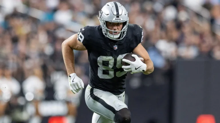 Best plays from Brock Bowers’ 127-yard, 3-TD game vs. Jaguars Week 9