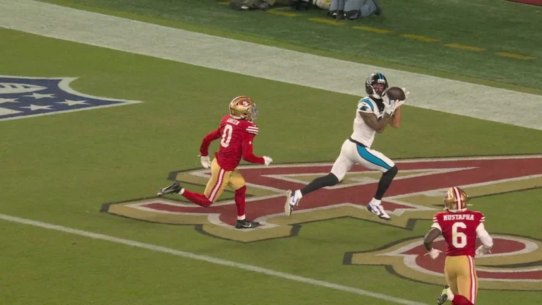 Young dimes up Tet on perfect pass-and-catch TD