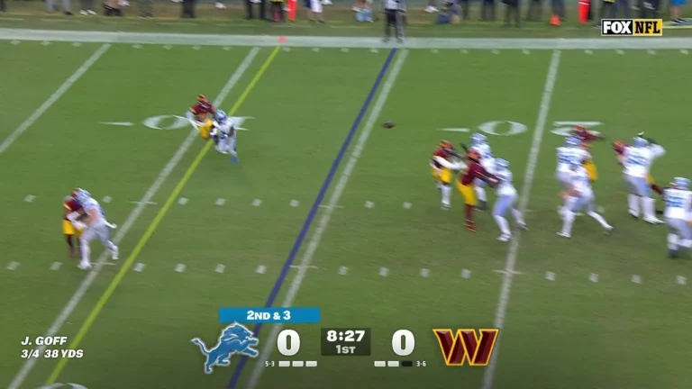 Jared Goff zips it to Jahmyr Gibbs for the Touchdown