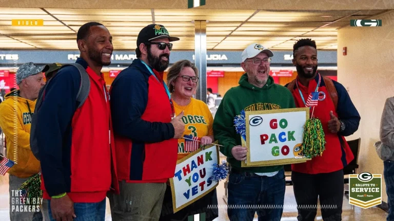 Packers alumni join veterans on Stars and Stripes Honor Flight