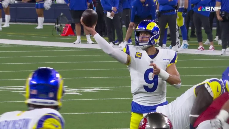 No-look TD! Stafford dices up TB defense with another score