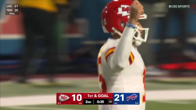 Mahomes dials up 40-yard pickup before halftime