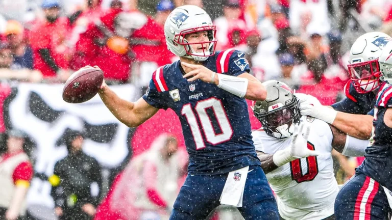 HIGHLIGHTS: Drake Maye, TreVeyon Henderson Come Up Big in 28-23 Win vs. Buccaneers NFL Week 10