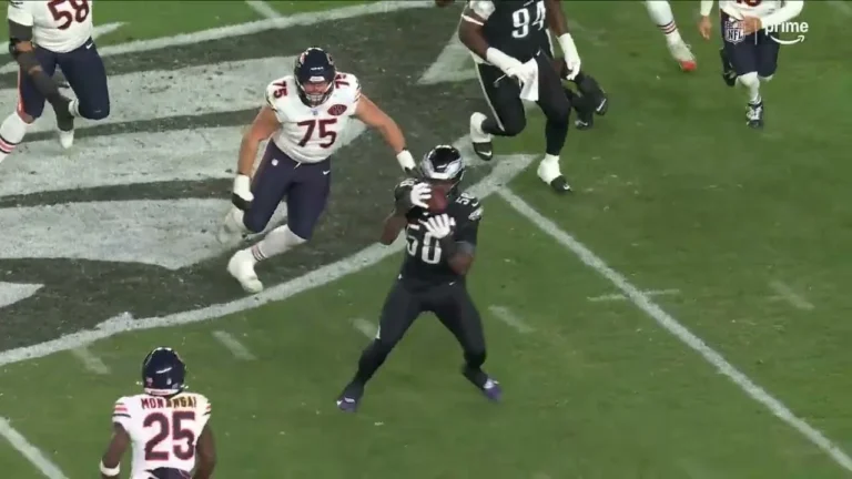TIP then INT! Hunt snags Caleb’s pass on defensive play