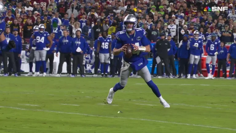 Sam Darnold locates Horton for a Hawks’ TD
