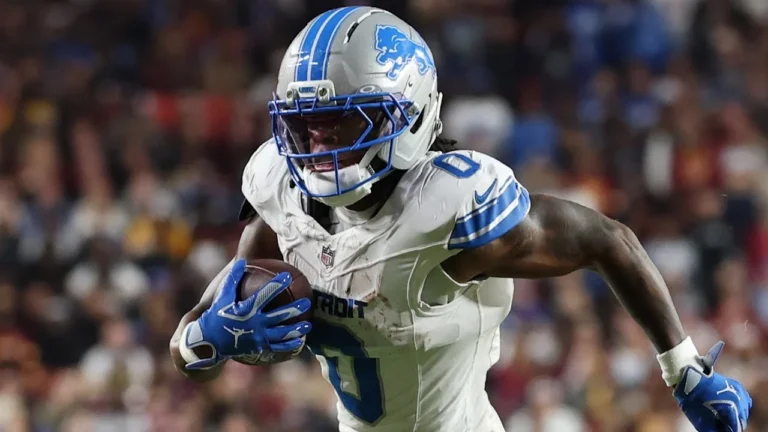 Jahmyr Gibbs’ best plays from 172-yard, 3-TD game Week 10