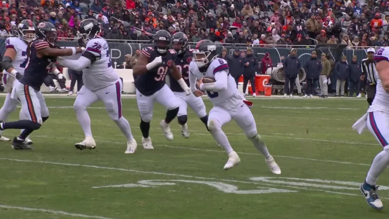 Jaxson Dart shows off the wheels on 24-yard TD