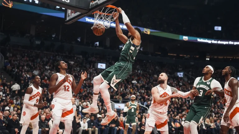 Highlights: Giannis Antetokounmpo Scores 22 Points vs. Raptors 11.04.25