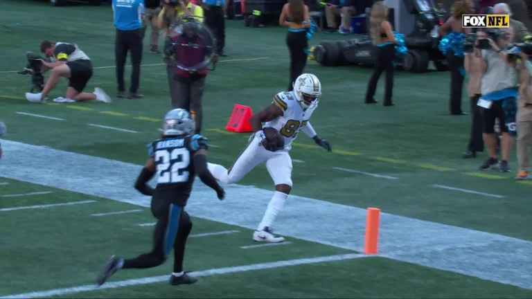 Shough chucks it down to Juwan for TD strike
