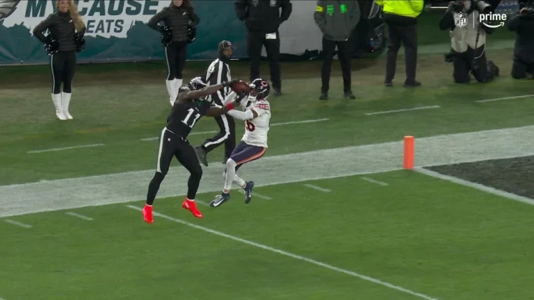Hurts dials up A.J. Brown on 33-yard TD strike