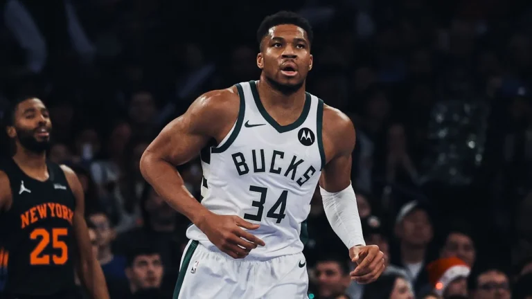 Highlights: Giannis Antetokounmpo Scores 30 Points vs. Knicks 11.28.25