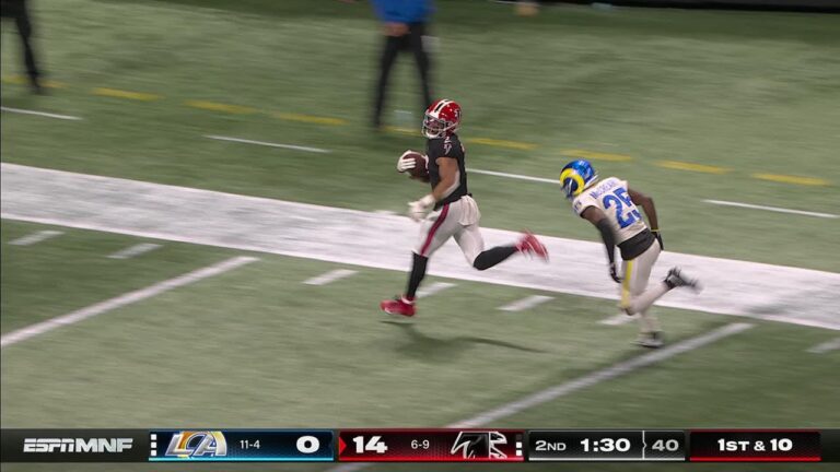 Robinson Rumbles for 93-yards!