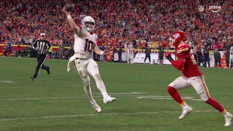 Merry Nix-mas! Bo zips a TD pass to give Denver the lead