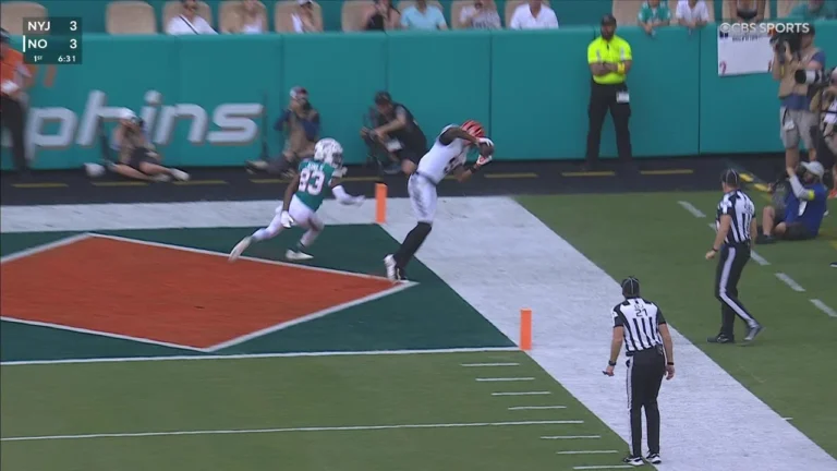 Burrow finds Higgins for the toe drag touchdown