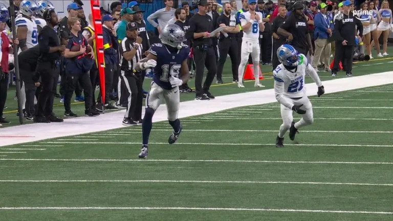 Flournoy finds a hole in the defense for a Dallas’ TD