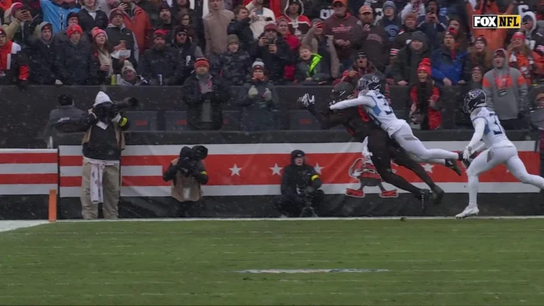 David Njoku dives for the touchdown grab