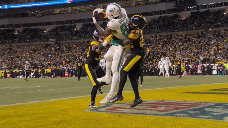 Tua looks for Waller on a Fins’ TD!