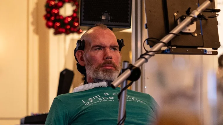 Steve Gleason accepts Saints Hall of Fame Courage Award Saints Hall of Fame Class of 2025