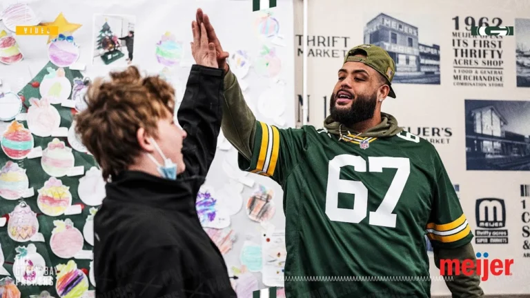 Packers players shop with Pals kids at Meijer