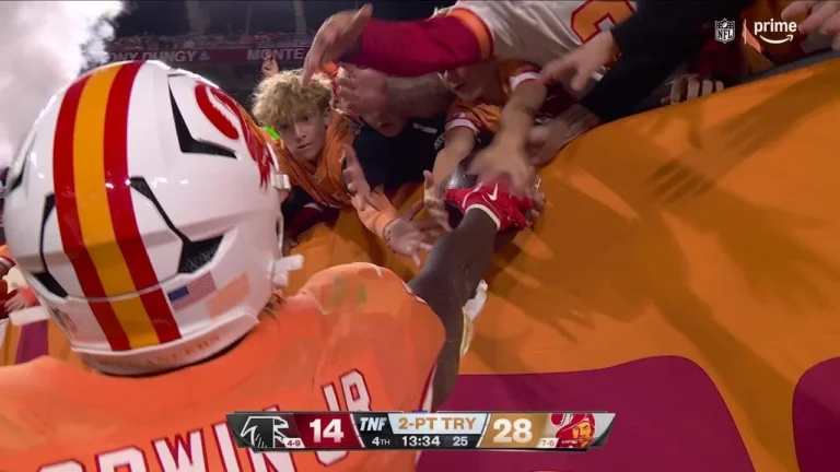 Godwin extends Bucs’ lead with a TD and two-point conversion