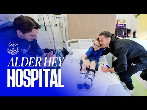Everton squad make their special annual Christmas visit to Alder Hey Children’s Hospital.