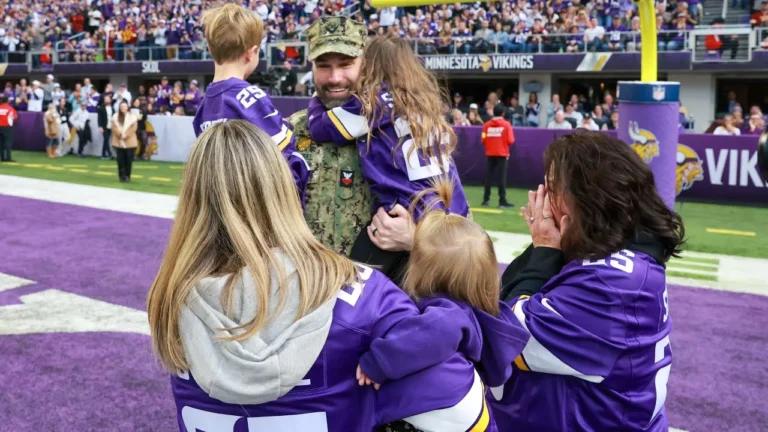 U.S. Navy Service Member Surprises His Family With Early Homecoming During Minnesota Vikings Game
