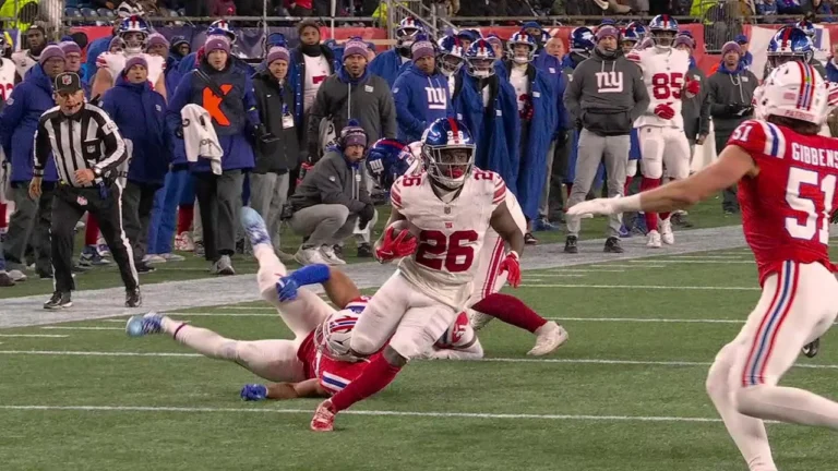 Singletary takes direct snap to the house for a NYG score