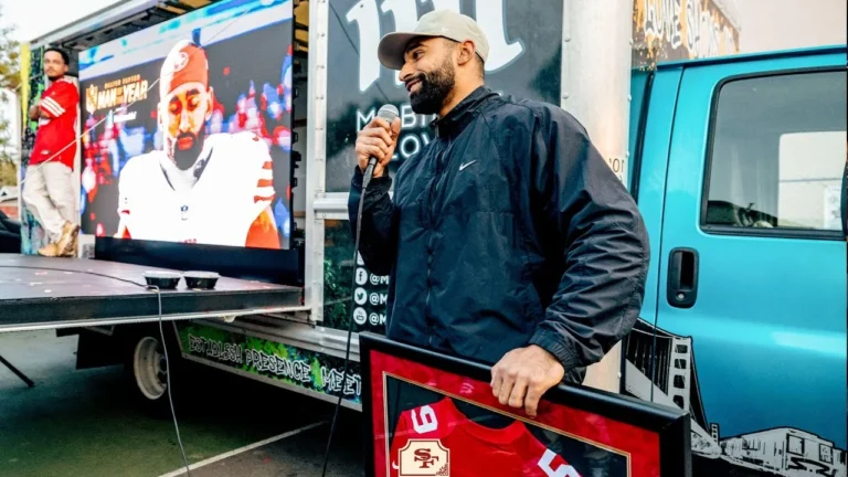 Curtis Robinson Receives Surprise Reveal as 2025 Walter Payton Man of the Year Club Winner 49ers