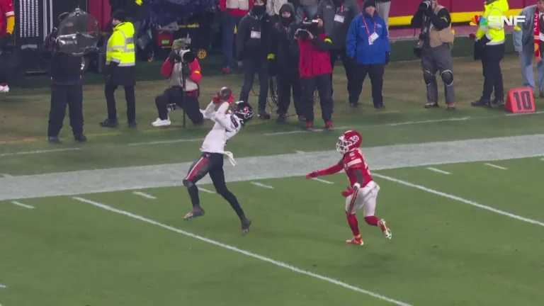Lassiter jumps Mahomes’ throw for another Houston INT