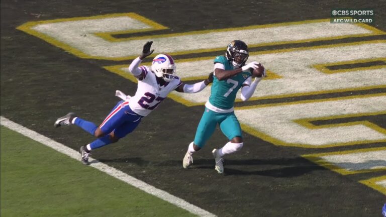 Lawrence throws a laser to Brian Thomas Jr. for a TD