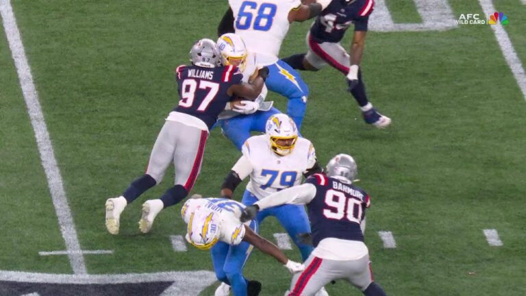 Williams drops Herbert for a BIG-TIME sack!