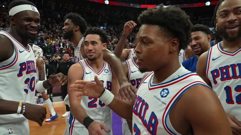 Kyle Lowry Receives A HUGE Standing Ovation In Toronto!