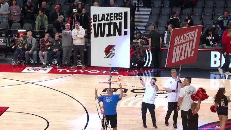 The Amazing Chin Balancer Steals The Show At Lakers vs Trail Blazers