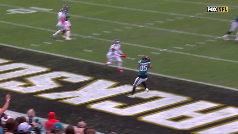 Lawrence pinpoints Strange for a Jags’ TD