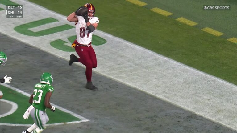 Commanders TD! Bates gets his feet down for a score