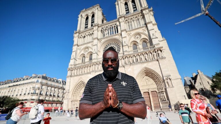 Demario Davis connects with Saints Fans in Paris, France New Orleans Saints