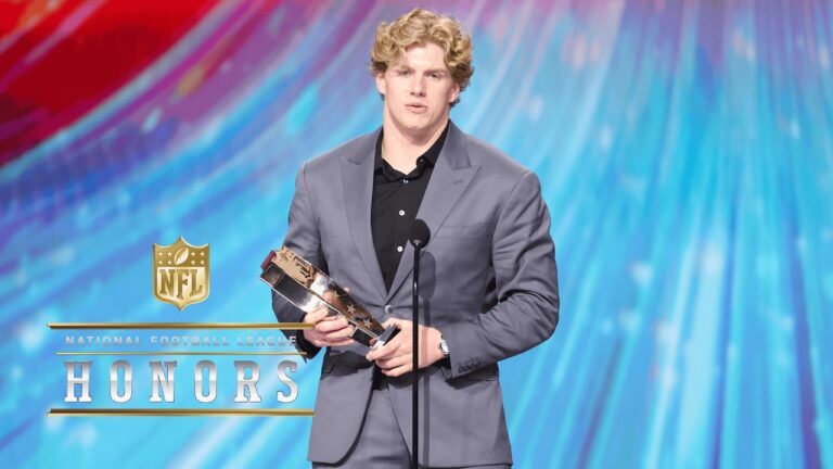 Carson Schwesinger Wins Defensive Rookie of the Year 2025 NFL Honors