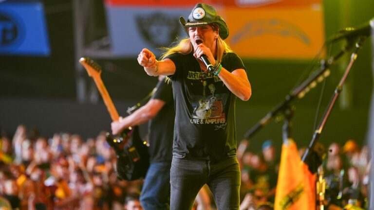Bret Michaels Performs Nothin’ But A Good Time at the 2026 NFL Draft