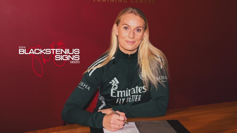 HERE TO STAY Stina Blackstenius surprises supporters to say she’s signing a new contract!