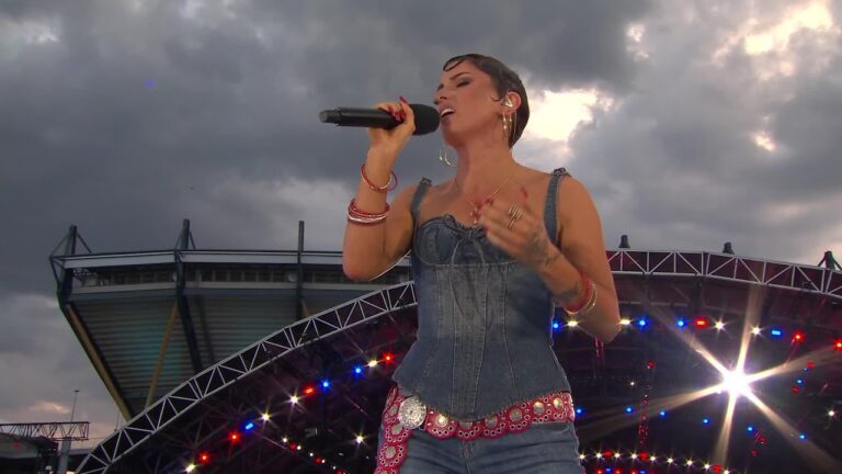 Kels performs the National Anthem at the 2026 NFL Draft