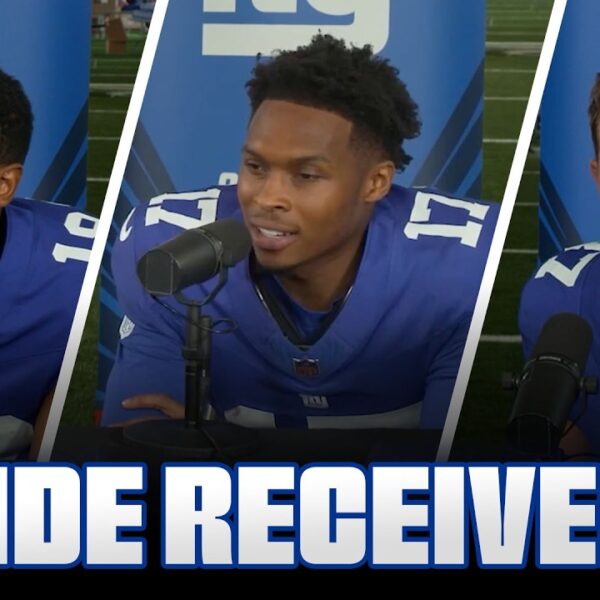 Darius Slayton, Darnell Mooney, Braxton Berrios Giants Huddle New York Giants