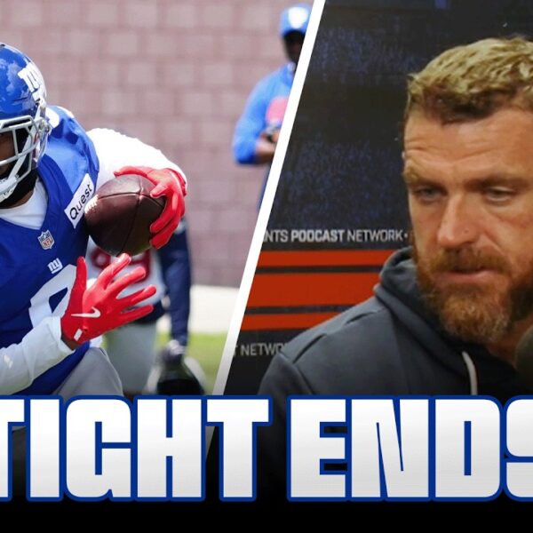 Giants Tight Ends Coach Tim Kelly Giants Huddle New York Giants
