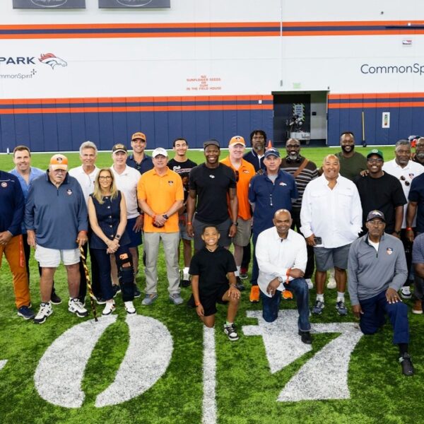 WATCH: Broncos host alumni for OTA practice, tour of Broncos Park Powered by CommonSpirit