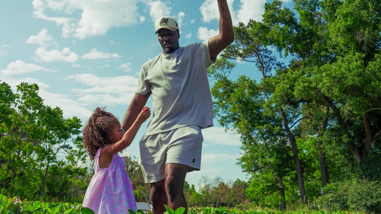 Juwan Johnson visits strawberry farm Trips Around the Gulf